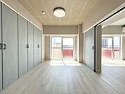 6帖の洋室大きなクローゼット付きで収納には困りません