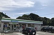 ファミリーマート裾野岩波店まで350m