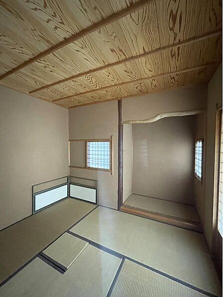 落ち着いた茶室付きの共用施設。趣ある空間で心豊かな時間を楽しめます。
