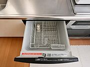 【食器洗い乾燥機】忙しい毎日をサポートする食器洗い乾燥機付き。家事の負担を減らし、家族と過ごす時間をもっと大切にできます。