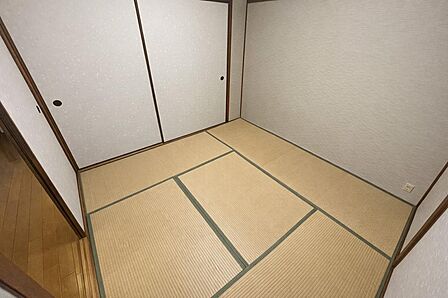 【和室4.5帖】落ち着きある和室は、畳の香りに包まれたくつろぎ空間。昼寝や趣味、客間としても使え、家族みんなが心地よく過ごせます。(写真は家具を消したイメージ画像)