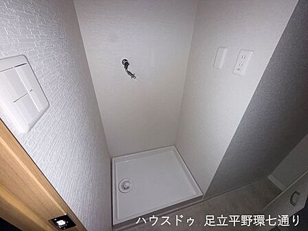 室内洗濯機置場あり。生活動線がまとまっており、日々の家事がスムーズに行えます。