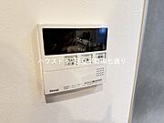 給湯リモコン付きで温度調整や追い焚き操作も簡単。日々のバスタイムを快適にサポートします。