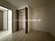 クローゼット付きで収納力良好。室内をすっきり保て、居住空間を広く使えます。