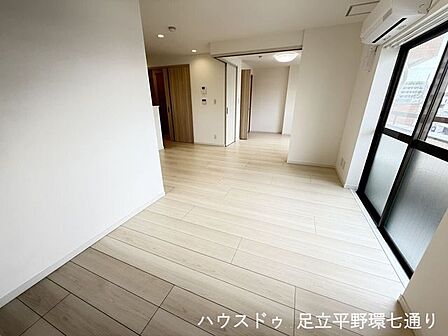 家具配置のしやすい広々としたLDK。家族団らんの時間を快適に過ごせます。