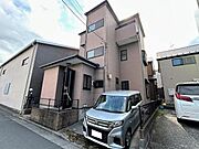 外壁・屋根のリフォーム実施予定で、気持ちよく新生活を始めやすい住まい。駐車スペース付きでお車をお持ちのご家庭にも便利です。
