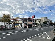 炭火焼肉 安楽亭 足立青井店無添加へのこだわりとゆったり座れる客席が魅力。家族でも使いやすく、リーズナブルに焼肉を楽しめる地域定番の焼肉店です。 430m