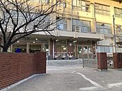 足立区立谷中中学校 290m