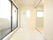 洋室4.2帖　クローゼット付　バルコニー　同仕様写真