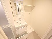脱衣所　独立洗面台（シャンプードレッサー付）　同仕様写真