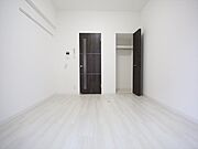 洋室7.4帖　クローゼット付（収納充実してます）