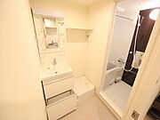 脱衣所　独立洗面台（シャンプードレッサー付）　同仕様写真