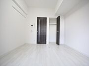 洋室7.4帖　クローゼット付（収納充実してます）