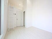 洋室5.5帖　ロフト4.5帖（収納にも寝室にも使用できます）