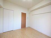 洋室7.1帖　クローゼット（収納充実してます）