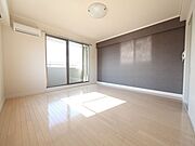 洋室12.3帖　2面採光　エアコン完備　バルコニー