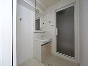 脱衣所　シャンプードレッサー　室内洗濯機置き場