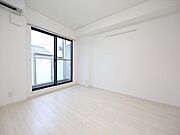 洋室6.7帖　エアコン完備　クローゼット付　バルコニー