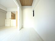 LDK11.8帖　洋室4.2帖　つなげても仕切っても使えます
