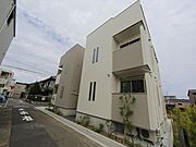 外観　オートロック付　宅配BOX有り