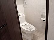 TOTO製ウォシュレット一体型トイレです。ビニルタイルです。