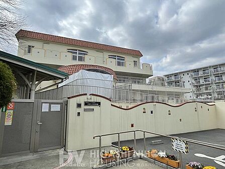 三田かしのみ保育園 徒歩1分。子どもの一日のリズムを大切に考え、健康・安全など生活に必要な基本的生活習慣を養う。保護者、保育者との安定した関係を築き、子どもの情緒の安定を図る事を保育方針としています…