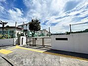 川崎市立犬蔵中学校 徒歩9分。●昭和53年創立の伝統ある犬蔵中学校です。「生命・いのちを尊重し，生きる力を育む。」を学校教育目標に掲げ、生徒に合った支援に一歩一歩取り組んでいきます。● 650m