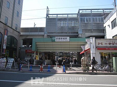 ●武蔵新城駅周辺には、スーパーやコンビニ、ドラッグストアなどが数多く展開されています。活気ある商店街もあり、毎日のお買い物には困りません●
