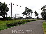 長坂谷公園 徒歩18分。●テニスコートや野球場、運動広場などスポーツが楽しめる公園です。子どもから大人までみんなで楽しめます。園内のあちこちに季節の花や木々もあり、季節を感じながらお散歩が楽しめます…
