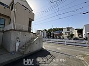 自然も豊かで開放感のある立地です。駅チカの利便性も良いけど窮屈で空気の悪そうな場所はちょっと。。。という方には利便性と住環境のバランスが取れた好立地です