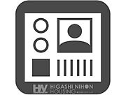 来訪者を映像で確認できるモニター付きインターフォン。防犯面も安心で、不在時の対応もしやすく、日常生活の安全性を高めます。