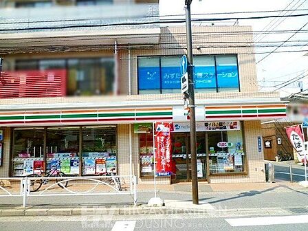 セブンイレブン川崎溝口1丁目店 徒歩3分。●食料品や日用品が揃い、困った時に大変心強いコンビニ。公共料金の支払いやコピー機利用、銀行ATM機、宅配まで、日常に欠かせない存在です● 180m
