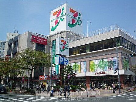 イトーヨーカドーたまプラーザ店 徒歩12分。●朝10時から夜10時まで営業。255台を収容する駐車場があります。駅前ですので、お仕事帰りにお買い物を済ませることもできますね● 900m