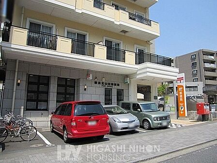 横浜北山田郵便局 徒歩9分。郵便物やお荷物の発送、日々のお金の管理など、欠かせない存在です。不在がちなご家庭も、荷物を郵便局留めで指定し窓口で受け取ることもできるなど、大変便利です。 750m