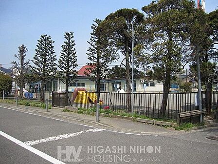 中川保育園 徒歩12分。子ども一人ひとりと向き合い大切にし、自然の中で季節を身体で感じのびのびと遊びます。年齢の枠をこえた交流を通して、安心して楽しく生活できるよう目指す保育園です。 850m