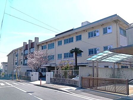 向日市立勝山中学校 1300m