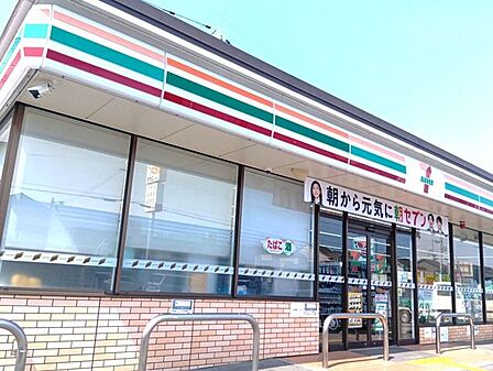 セブン-イレブン 京都久世殿城町店 290m