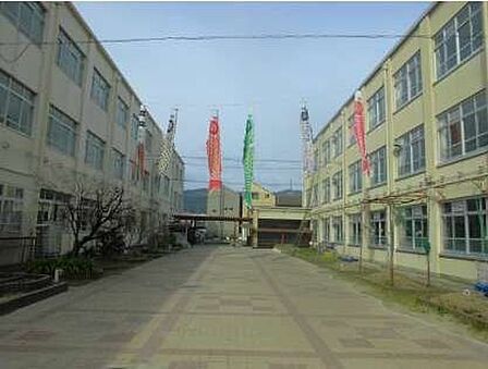 京都市立梅津北小学校 1070m
