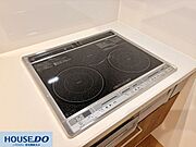 施工事例：堺市東区野尻町モデルハウス凹凸のないフラットな天板で、汚れてもサッと拭くだけでお手入れ完了♪火を使わないため室温が上がりにくく、夏場も涼しく快適に調理ができ、消し忘れ防止機能も安心です！