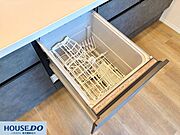 家事の時間をぐっと短縮してくれる、便利な食器洗い乾燥機を完備しています！手荒れの心配が減るだけでなく、高温洗浄で衛生面もばっちりですね♪食後のリラックスタイムをゆっくり過ごせるのが嬉しいポイントです！