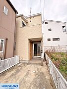 街並みに馴染むシックな外観が、帰宅するたび穏やかな気持ちにさせてくれます！周辺は静かで、健やかな毎日を過ごせる環境が整っています☆落ち着いた雰囲気で安らげる場所です♪