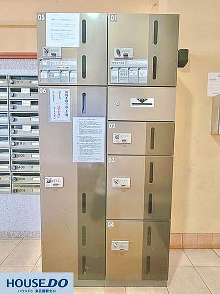 不在時でも荷物を受け取れる便利な宅配ボックスを設置!お仕事で帰宅が遅い方や、ネット通販を頻繁に利用される方にも大変喜ばれる設備です☆