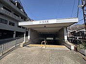石切駅 800m
