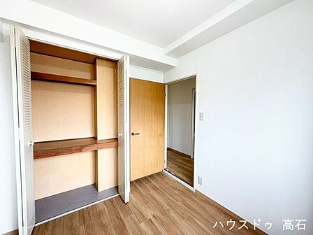 充実した収納スペースにより、室内をすっきり保ちやすい快適な住空間。物が多いご家庭にも安心の設計です。