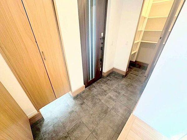 玄関を拡大表示