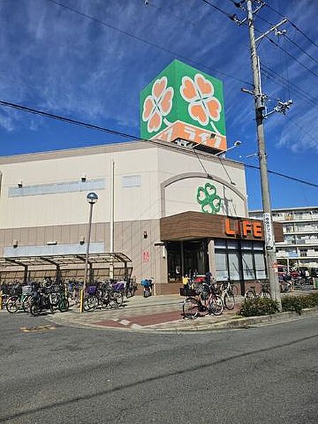 ライフ崇禅寺店 810m
