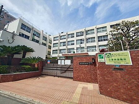 新東三国小学校 160m