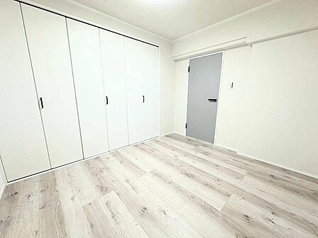 全居室にクローゼットがあります♪家具を最小限にしてお部屋を広くすっきりとお使いいただけます。