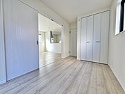 ■洋室明るく落ち着いた雰囲気の洋室空間。日常を心地よく過ごせるよう配慮され、プライベートな時間を大切にできます。