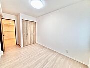 各居室はしっかりとした広さを確保し、寝室や子ども部屋、ワークスペースなど多用途に対応。ライフスタイルに合わせて柔軟に使えるのが魅力です。